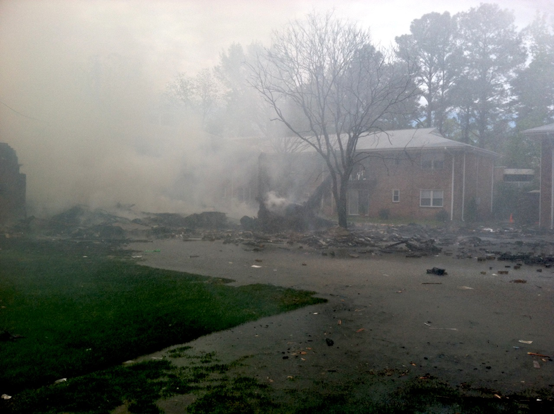 Illustration for article titled F-18 Crashes into Apartment Building and Explodes (Update: No Deaths)